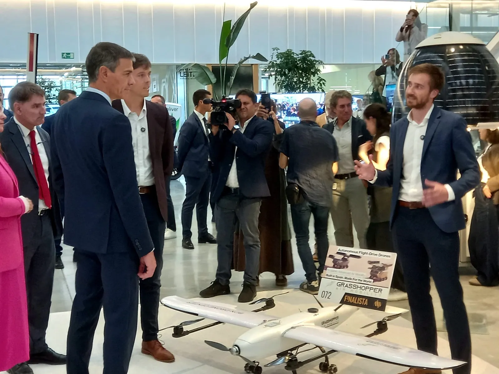 Jakob explaining the Grasshopper drone to Spain's Prime Minister Pedro Sánchez, September 2025.