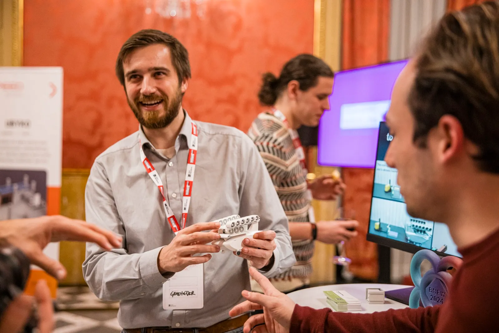 Jakob demonstrating a scale model of the Grasshopper drone at the S2Xpeed Industrial Startups Day in La Llotja, Barcelona, December 2024.